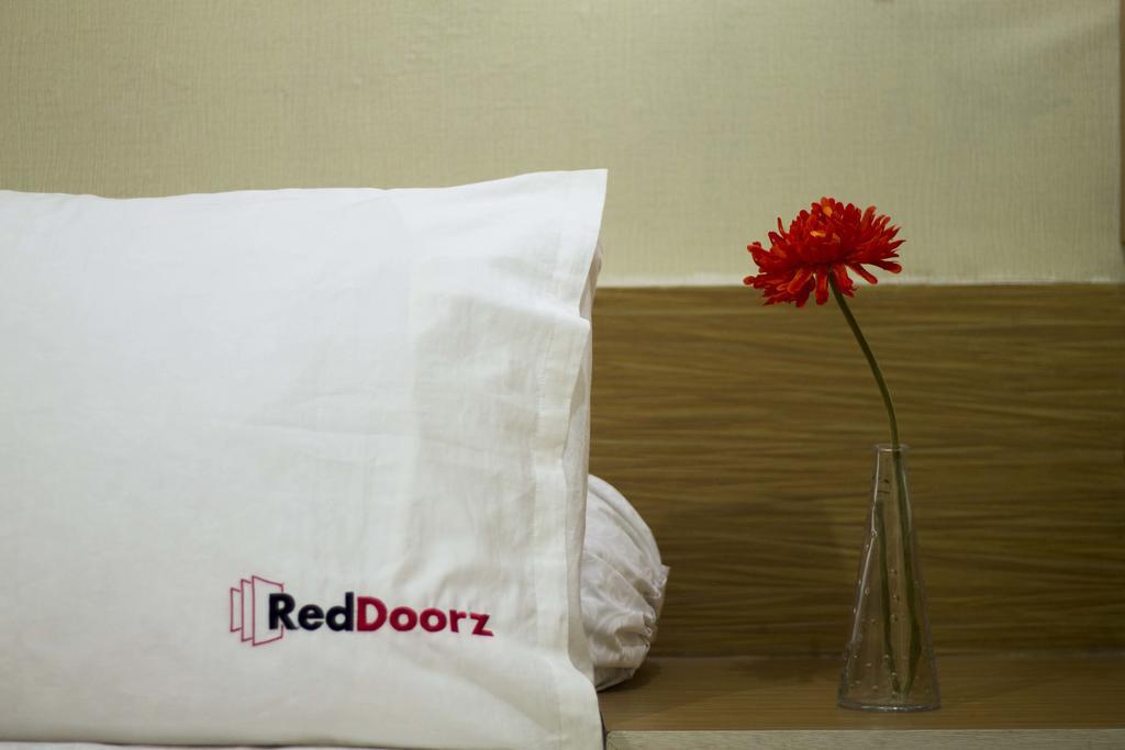 Reddoorz @ Tanah Baru Depok Hotell Eksteriør bilde