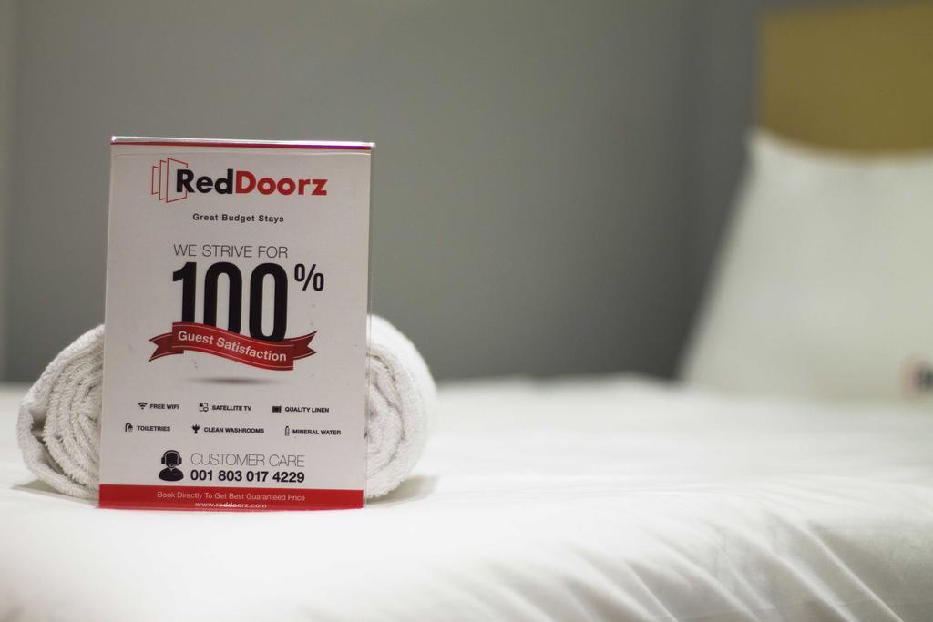 Reddoorz @ Tanah Baru Depok Hotell Eksteriør bilde